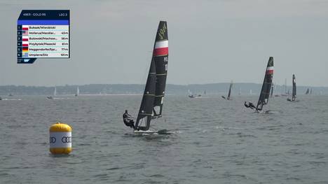 Beim ersten Rennen der 49er-Klasse bei der Kieler Woche dominierten die Segler aus Polen. Alle drei Podiumsplätze gingen an die polnischen Nachbarn.  