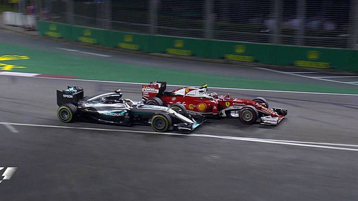 Für das spektakulärste Überholmanöver sorgen indes zwei Weltmeister: Kimi Räikkönen zieht im Ferrari am verdutzten WM-Führenden Lewis Hamilton vorbei