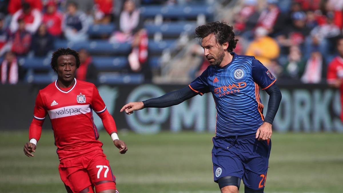 ZENTRALES MITTELFELD - Andrea Pirlo: Der dritte Ballvirtuose im Mittelfeld der Ü35-Elf ist ein Italiener. Seit 2015 genießt Andrea Pirlo das Leben in New York und spielt nebenbei für New York City