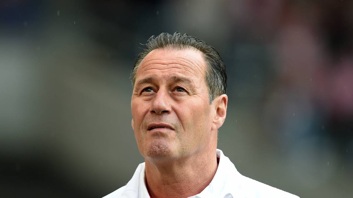 Noch übler sieht es für Huub Stevens und den VfB Stuttgart aus. Die Schwaben rangieren mit 26 Punkten auf Platz 17