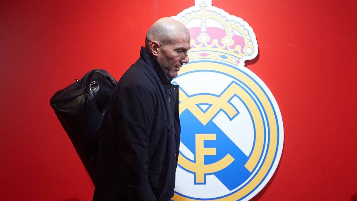 Trotz des großen Erfolgs (oder gerade deswegen?) beschloss Zidane im Sommer 2018, zurückzutreten. Weil sowohl Julen Lopetegui als auch Santiago Solari als Nachfolger glücklos blieben, kehrte er schon im März 2019 zurück auf die Trainerbank. Zu alter Dominanz konnte er Real aber noch nicht zurückführen