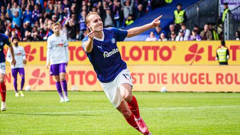 Holstein Kiel hat die Tabellenführung in der 2. Bundesliga erobert