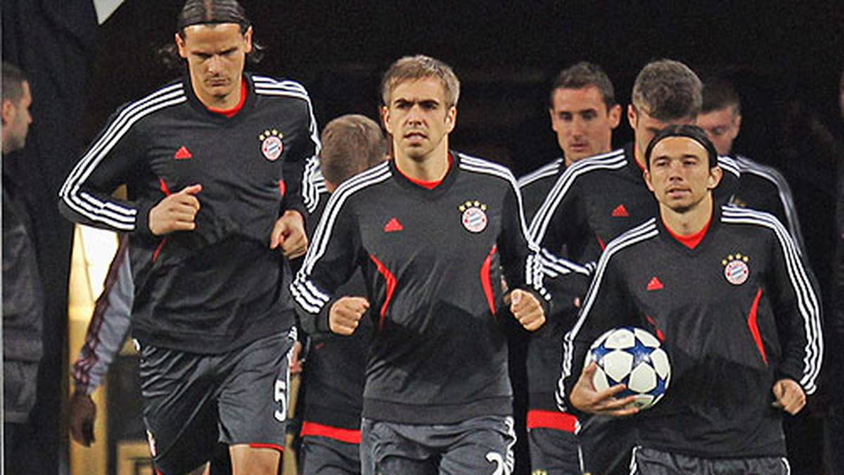 Bei den Bayern wird Lahm die große Konstante in der Viererkette, erst auf der linken Seite, später rechts, wo er Arjen Robben den Rücken freihält