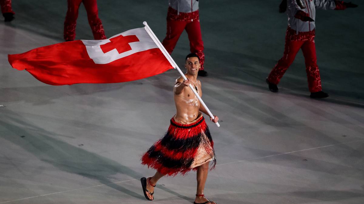 Ein weiterer Exot ist Pita Taufatofua, Fahnenträger von Tonga. Er kommt trotz Eiseskälte oben ohne zur Eröffnungsfeier und wird beim Langlauf an den Start gehen