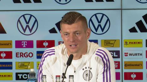 Toni Kroos spricht über die jahrelange Kritik an seinem Spielstil - und reagiert auf die überraschenden Aussagen von Uli Hoeneß zu seiner DFB-Rückkehr.
