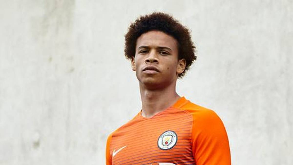 Genau wie Inter Mailand und die Roma entscheiden sich auch die Citizens in der neuen Saison für ein knallbuntes Ausweichtrikot