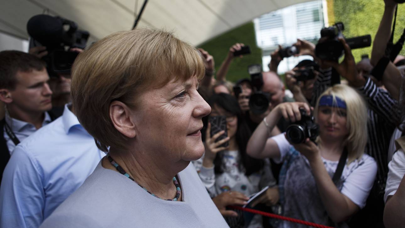 Merkel besucht Ferrari in Maranello