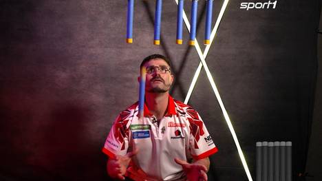 Damon Heta unterzieht sich dem Reaktions-Test vor der Darts-WM 2026.