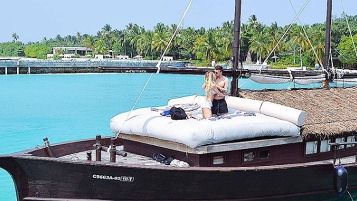 Und verbringt dort zum Jahresabschluss einen Traumurlaub mit seiner Liebsten