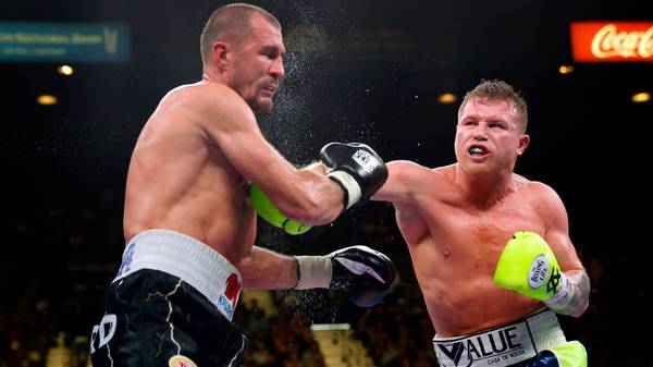 LAS VEGAS, NEVADA - NOVEMBER 02:  Canelo Alvarez (R) connects with a punch on Sergey Kovalev during their WBO light heavyweight title fight on November 2, 2019 in Las Vegas, Nevada. Alvarez won with an 11th-round knockout.  (Photo by Steve Marcus/Getty Images)
