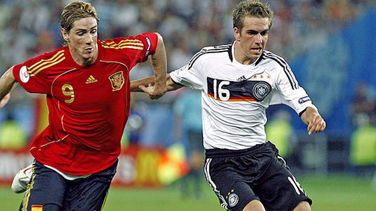 Ein Endspiel, das vor allem Lahm nicht in besonders guter Erinnerung bleibt. Gegen Fernando Torres verliert er den entscheidenden Zweikampf, zur Halbzeit muss er ausgewechselt werden. Spanien startet seine beeindruckende Titelserie, Lahm erklärt später: "Meine bitterste Niederlage"