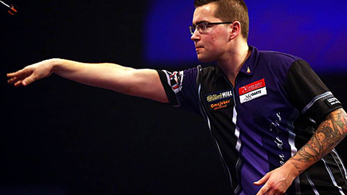 Die Dominanz von "The Thorn" bekommt Chisnall-Bezwinger Benito van de Pas deutlich zu spüren. Der Niederländer geht 0:4 unter.