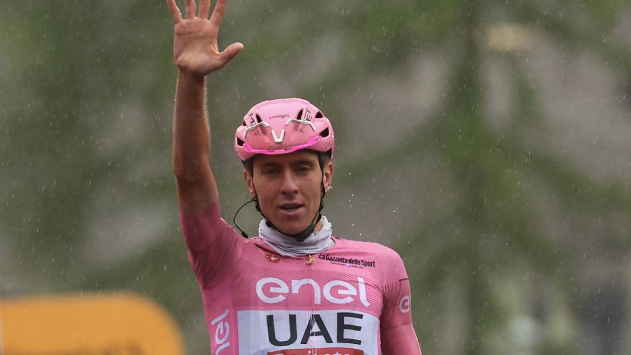 Pogacar trotzt Wetter-Chaos