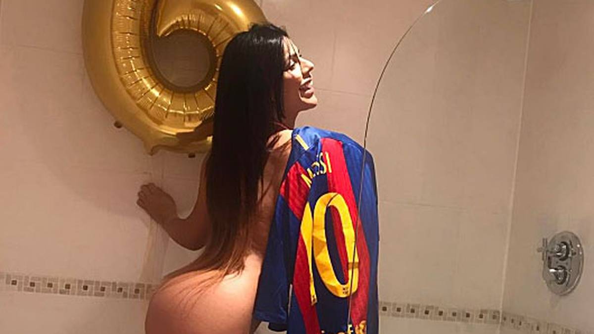 Ein Festtag für jeden, der es mit dem FC Barcelona hält. Cortez verbreitet aus diesem Anlass "ein ganz besonderes Fotogeschenk" direkt aus ihrer spartanischen Dusche. Man beachte natürlich den Luftballon