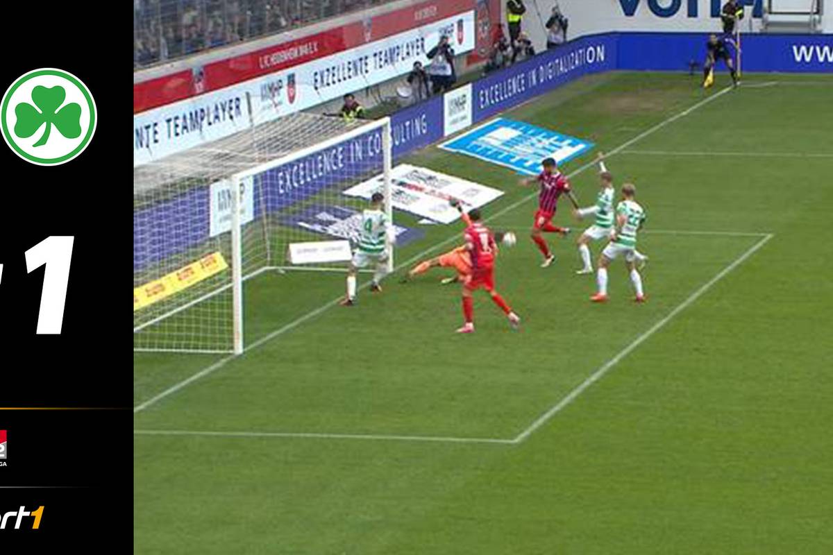 Greuther Fürth hält nach der Pleite in Heidenheim die rote Laterne in der Hand. Bei einer Elfmeterentscheidung hat der FCH Glück.