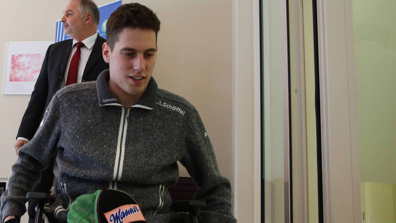 Gelähmter Skispringer steht wieder