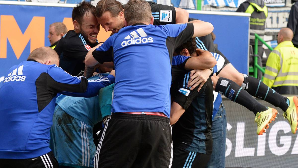 Mit einer gehörigen Portion Glück rettet sich der HSV schließlich in der Relegation gegen Fürth vor dem Abstieg. Besser wird es in der Folgesaison aber nicht, und Slomka ist schnell wieder weg