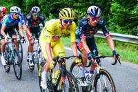 Auf der 5. Etappe der Tour de France 2024 sorgt nicht nur Mark Cavendish für Schlagzeilen. Im Fokus stehen auch Stürze - verursacht von Verkehrsinseln. Auch Tadej Pogacar ist involviert.
