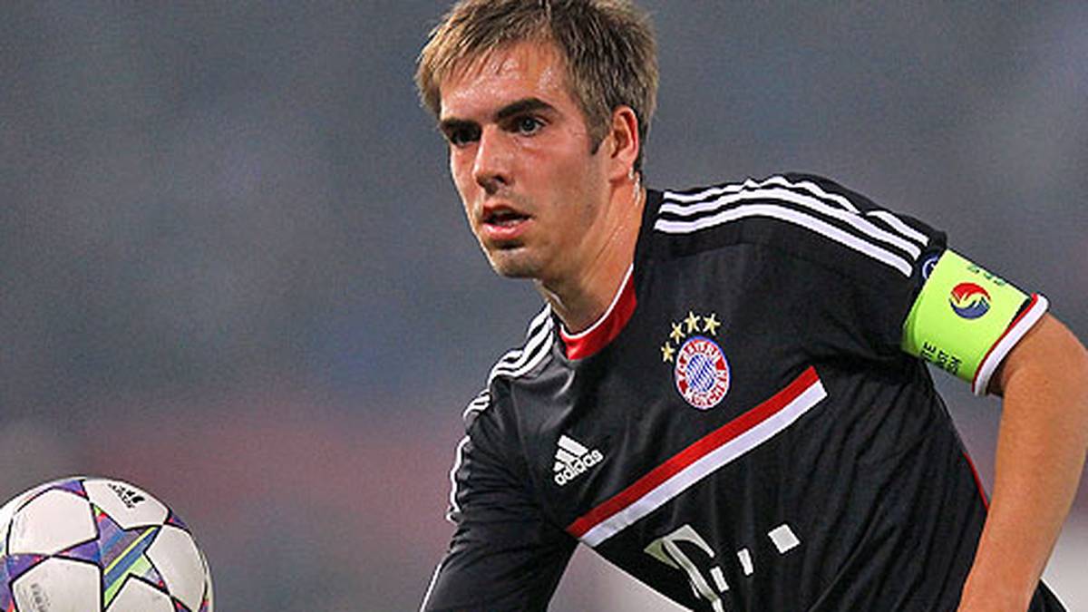 In der Saison 2010/11 übernimmt Lahm beim FC Bayern das Kapitänsamt vom scheidenden Mark van Bommel