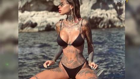 Tattoo-Model Zoe Cristofoli ist wieder Single. Die Bloggerin und Influencerin datete bis vor Kurzem noch Milan-Star Theo Hernandez. Nun macht sie Urlaub auf Capri, mit einem anderen Fußballprofi.