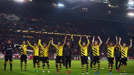 Borussia Dortmund jubelt beim VfB Stuttgart in der Bundesliga