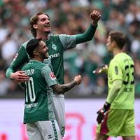 Der SV Werder Bremen kassiert einen Dämpfer in der Nachspielzeit und die Europa League rückt in weite Ferne. Der im Sommer scheidende Nick Woltemade erzielt einen Doppelpack.