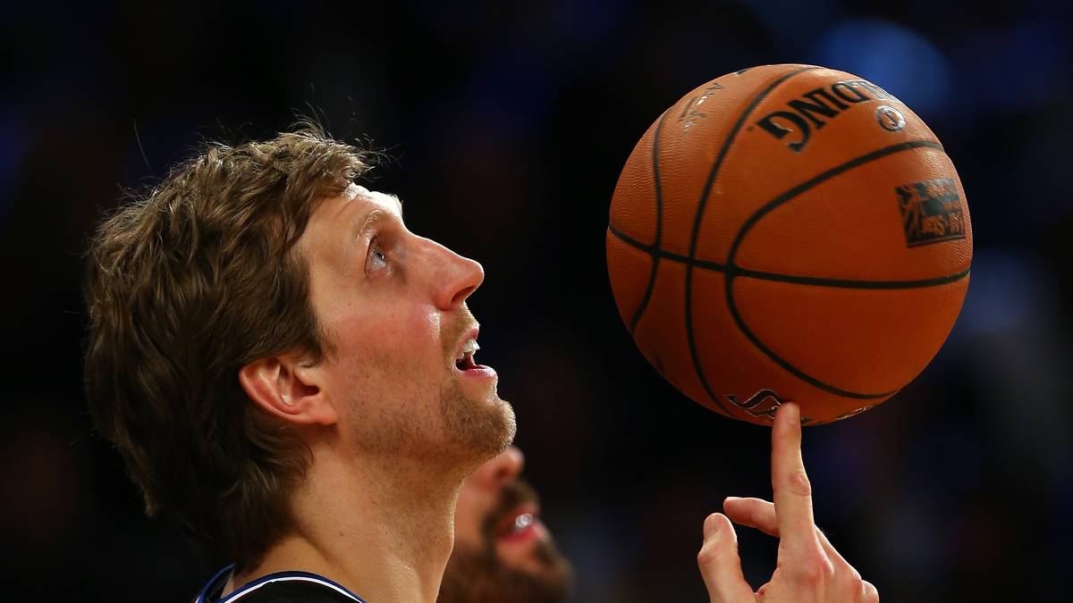 In der darauffolgenden Saison wird Nowitzki für den verletzten Anthony Davis zum 13. Mal ins All-Star Team berufen. Als Siebter qualifizieren sich die Mavericks erneut für die Playoffs, scheitern aber in fünf Spielen klar an den Houston Rockets