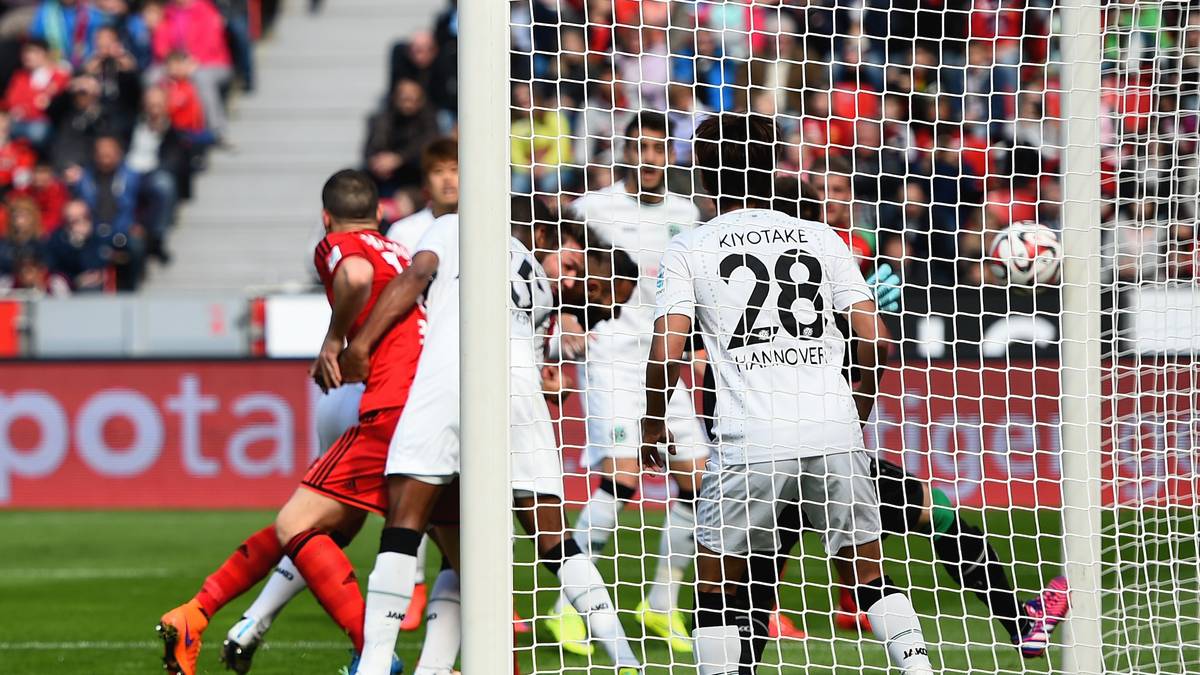 Ömer Toprak bringt Leverkusen in der 20. Minute mit einem Kopfball in Führung