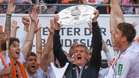 Wenn jemand weiß, wie man in die Bundesliga aufsteigt, dann Friedhelm Funkel. Insgesamt sieben Mal gelang ihm das Kunststück.