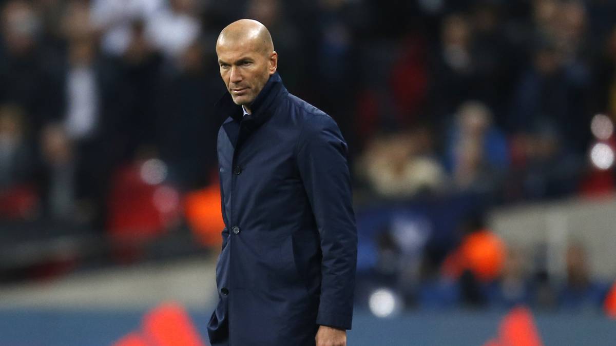 PLATZ 11 - ZINEDINE ZIDANE (REAL MADRID): Hat eigentlich alles gewonnen, was man gewinnen kann - die Champions League sogar zweimal hintereinander, was zuvor niemandem gelang