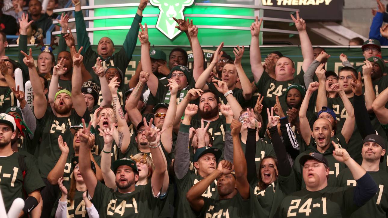 Golden State Warriors v Milwaukee Bucks