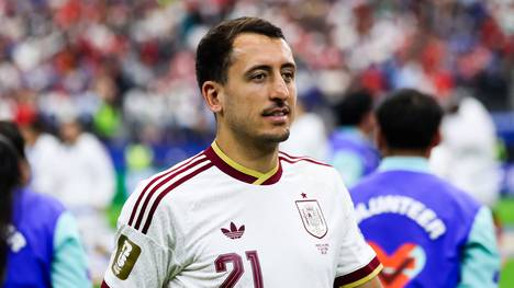 Mikel Oyarzabal ist nach dem 2:0-Sieg gegen Frankreich im WM-Halbfinale überglücklich. Der Torschütze lobt den unglaublichen Zusammenhalt der spanischen Mannschaft auf dem Weg ins Finale.