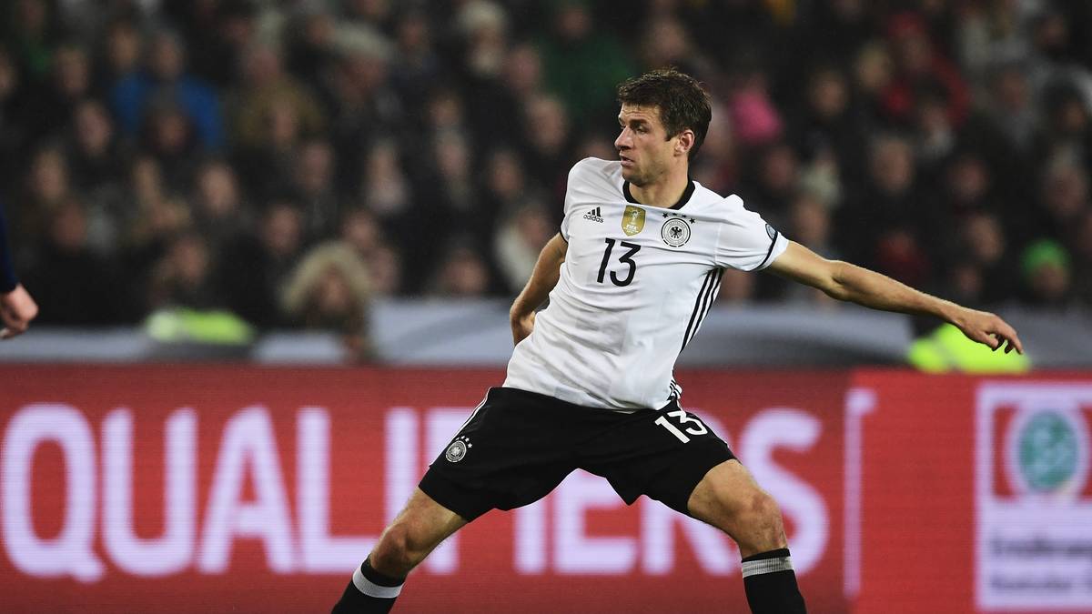 THOMAS MÜLLER: Anfangs mit Problemen, ins Spiel zu finden. Legte das vermeintliche 4:0 auf Gomez auf, das fälschlicherweise zurückgepfiffen wurde. Bediente nach längerer Unsichtbarkeit Gnabry vor dessen Treffer zum 6:0 (76.) und über Umwege Volland vor dem 8:0 (35.). Hat dennoch schon bessere Leistungen (in wichtigeren Spielen) gezeigt. SPORT1-Note 3