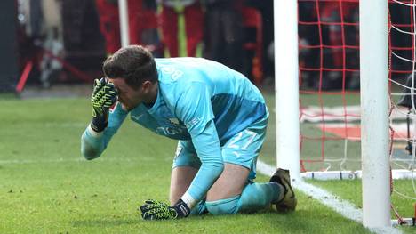 Patrick Drewes vom VfL Bochum wurde im Spiel bei Union Berlin von einem Wurfgeschoss am Kopf getroffen