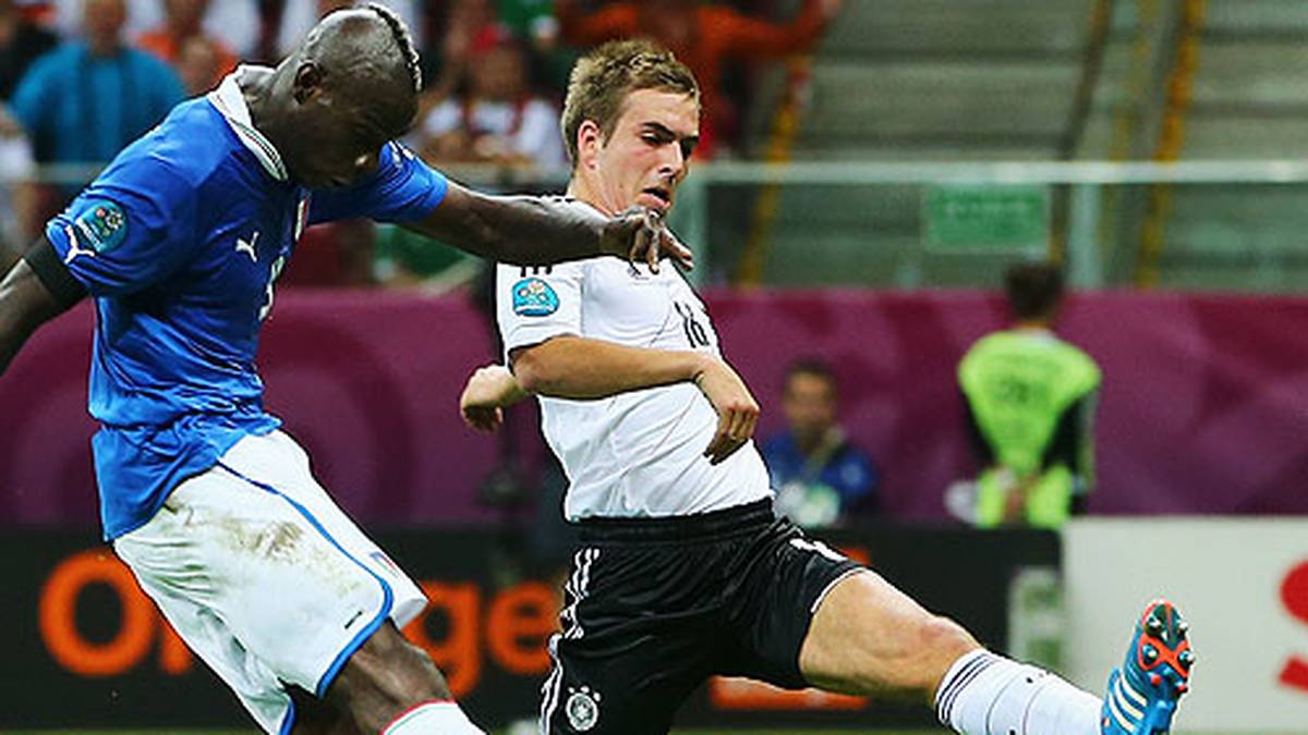 Auch in der Nationalmannschaft ist Lahm ein Titel nicht vergönnt. Bei der EM 2012 in Polen und der Ukraine startet Deutschland als großer Titelfavorit, das bittere Aus erfolgt nach zwei Toren von Mario Balotelli im Halbfinale gegen Italien. Auch Lahm macht gegen den italienischen Stürmer keine gute Figur