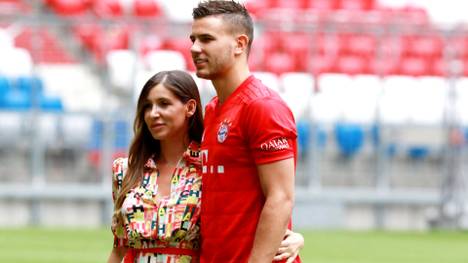 Star-Verteidiger Lucas Hernández vom FC Bayern München muss offenbar doch nicht ins Gefängnis. Zuvor war er zu sechs Monaten hinter Gittern verurteilt worden.