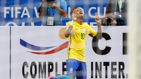 Brasiliens Torjäger Neymar feiert den Sieg gegen Paraguay