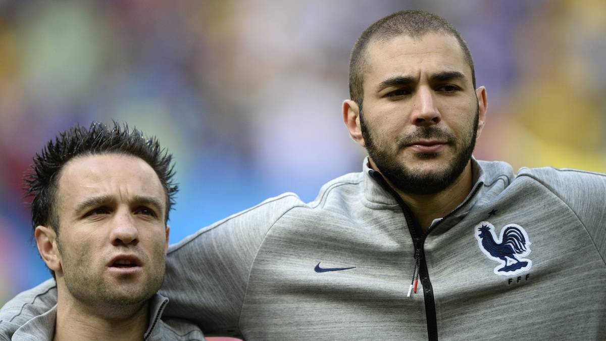 MATHIEU VALBUENA/KARIM BENZEMA: Einst spielen beide für die französische Nationalmannschaft. Doch das ist genauso Geschichte, wie deren ehemals gute Beziehung zueinander. Der Grund: die Sexvideo-Affäre, die 2016 immer wieder für Schlagzeilen sorgt. Valbuena wird mit einem Sextape erpresst, Benzema der Beteiligung verdächtigt