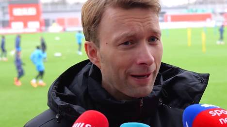 Bayer 04 Leverkusen reist für das Hinspiel der Champions-League-Play-offs nach Griechenland zu Olympiakos Piräus. Das Team von Trainer Kasper Hjulmand ist auf eine Revanche aus.