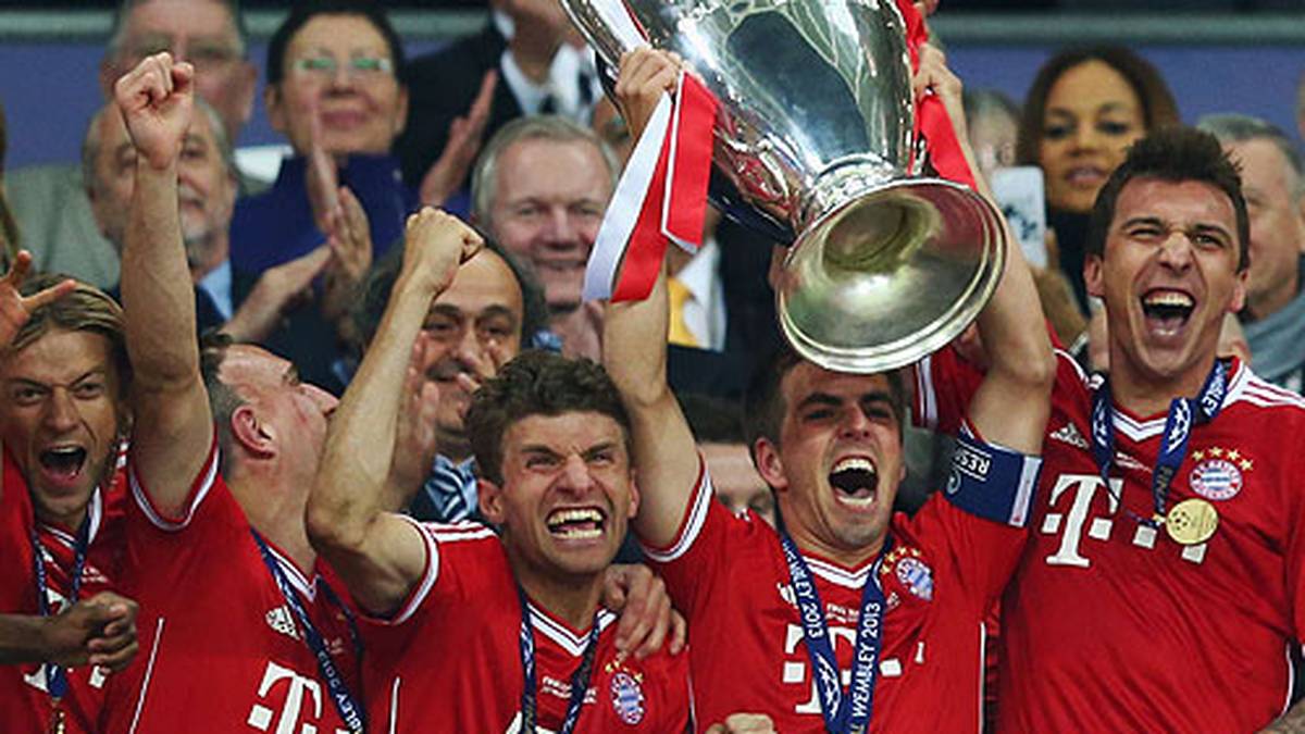 2013 folgt dann der bis dato größte Triumph: Lahm streckt nach zwei verlorenen Endspielen (2010, 2012) den Henkelpott in die Höhe. Der Kapitän spielt die stärkste Saison seiner Karriere und holt mit dem FC Bayern im selben Jahr auch noch den Meistertitel und den Pokal. Der Traum vom Triple wird wahr