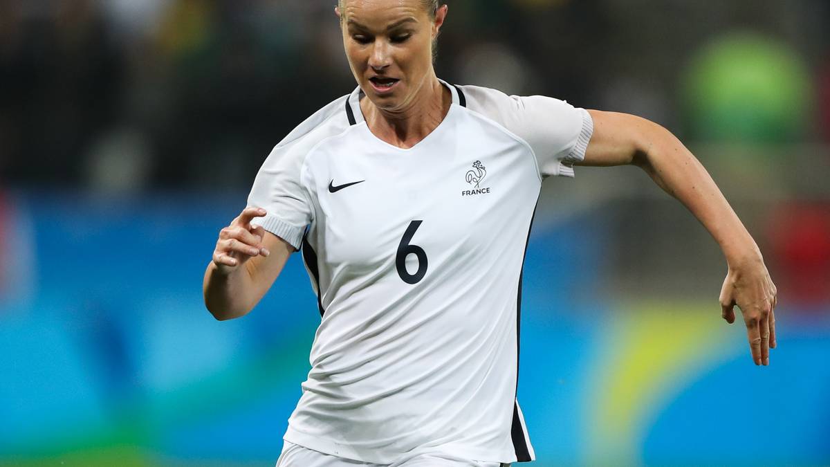 AMANDINE HENRY (FRANKREICH): Jahrelang war sie Top-Star von Olympique Lyon, mittlerweile in die USA zu Portland gewechselt. Sie nutzt die Liga-Pause zum Engagement bei PSG. Die 27-Jährige war mehrmals Teil der FIFA-Weltauswahl