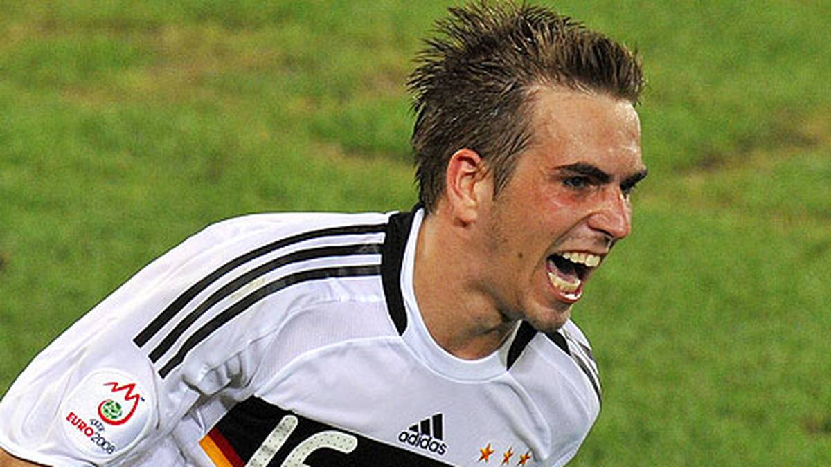 Noch ein Meilenstein, vier Monate später: In der Nationalmannschaft läuft der Kapitän am 6. September 2013 im WM-Qualifikationsspiel gegen Österreich zum 100. Mal für Deutschland auf