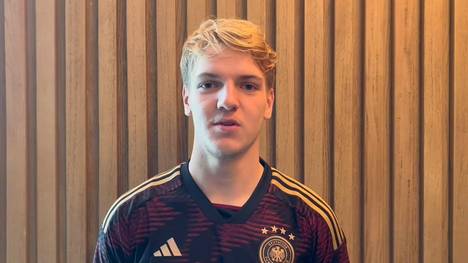 Die deutsche U17 ist durch einen Sieg im Elfmeterschießen gegen Argentinien ins WM-Finale eingezogen. Ersatzkeeper Louis Babatz aus der Mainzer U19 erzählt, wie er das Spiel von außen miterlebt hat.