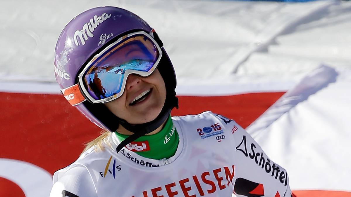 Als Michaela Kirchgasser, die Zweitplatzierte des ersten Laufs, auch nicht schneller ist als Rebensburg, wird die Medaillenfarbe Silber. Die Österreichin Kirchgasser kann es nicht glauben
