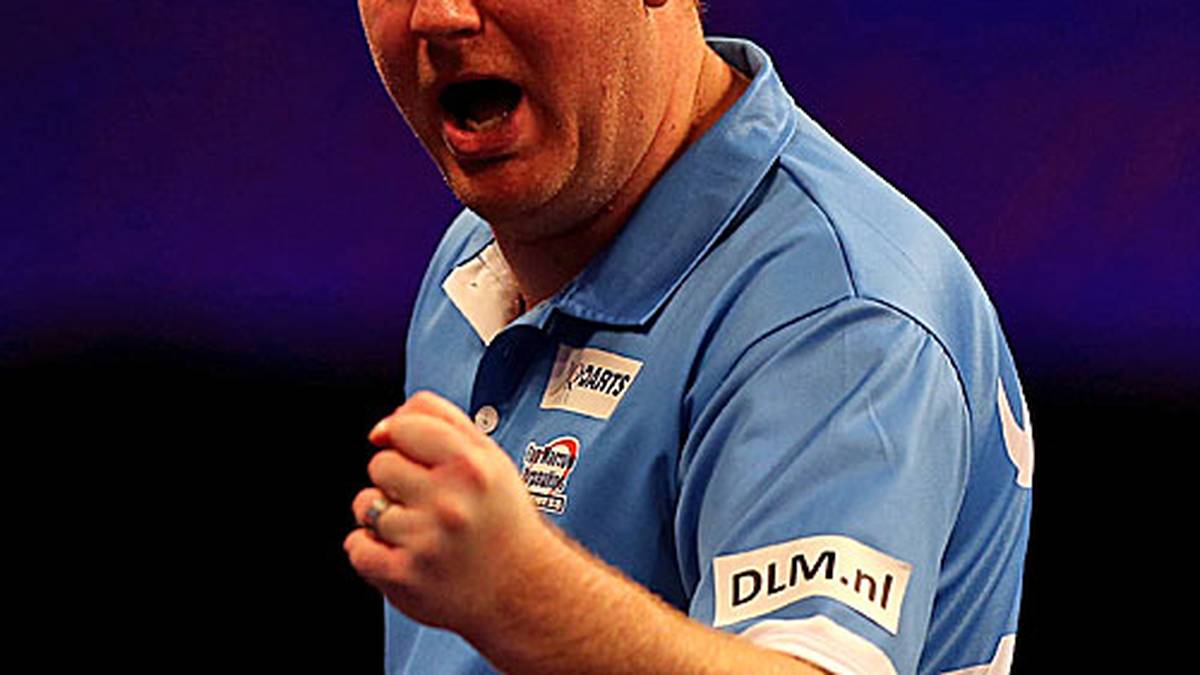 Trotz schwachem Start mit 0:2 ist der Niederländer nach einer enormen Steigerung auf einmal mit 3:2 in Führung und "The Power" muss fighten