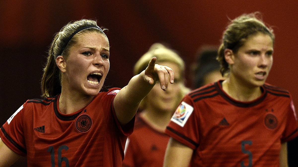 MELANIE LEUPOLZ: Fleißig. Laufstark. Gegen die robuste Zweikampfführung des Gegners wirkte sie aber mitunter etwas überfordert. Steckte dennoch nie auf. SPORT1-Note: 4
