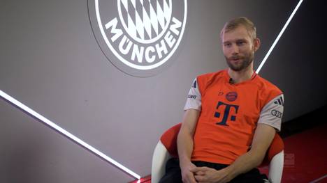 Luis Díaz bracht vor kurzem einen eigene Song raus. Bisher hat der Bayern-Profi diesen aber noch nicht in der Kabine vor der Mannschaft performt. 