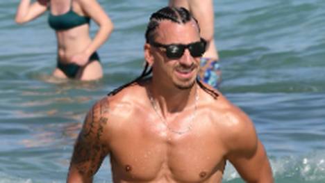 Zlatan Ibrahimović präsentiert sich im Urlaub in Florida in einer überragenden Form und zeigt sich auf mit einer neuen Frisur.