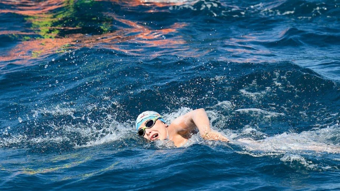 Erste Deutsche: Pohl durchschwimmt Cookstraße