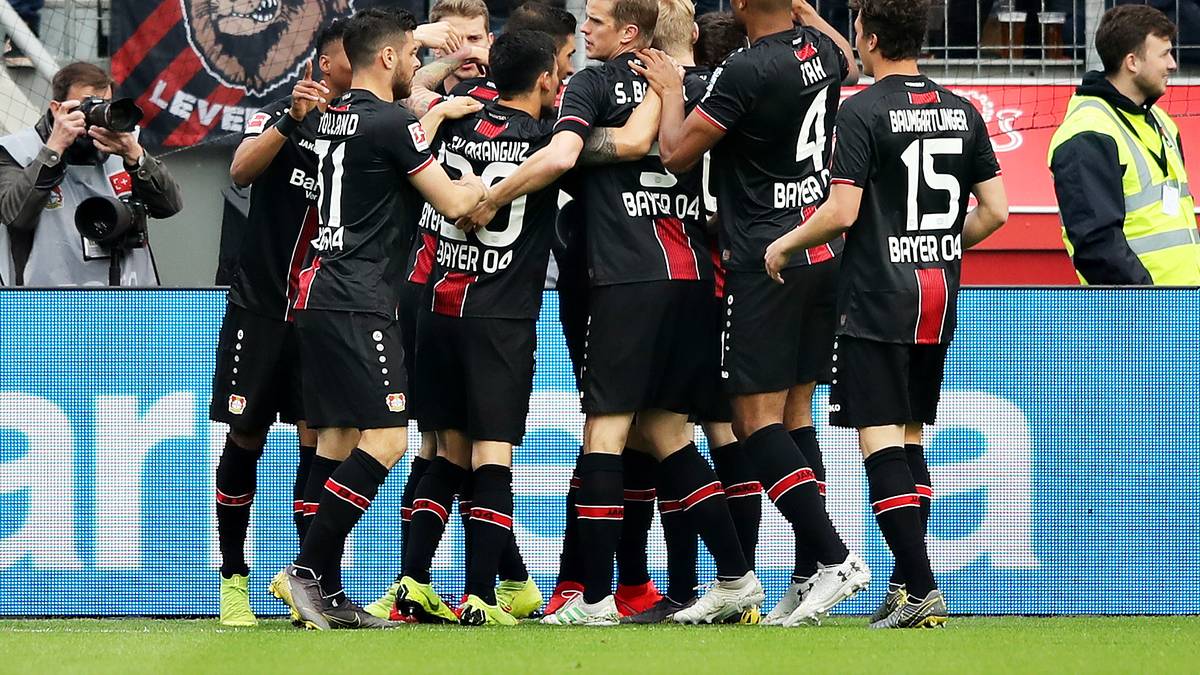 Hier herrscht Bedarf: Probleme gab es in der vergangenen Spielzeit vor allem auf der Außenposition. Dort hat Bayer, sowohl links als auch rechts, jeweils nur einen gelernten Spieler im Kader. Auf der Außenbahn muss Leverkusen sich nach dem Brandt-Wechsel noch verstärken